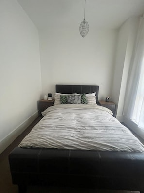 1 slaapkamer, een bureau, gratis wifi, beddengoed