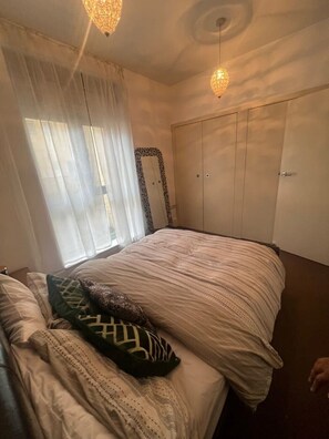 1 bedroom, desk, free WiFi, bed sheets