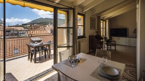 Comfort-Studio | Essbereich im Zimmer