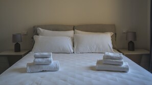 Apartamento conforto | Ferros/tábuas de passar roupa, Wi-Fi de cortesia, roupa de cama