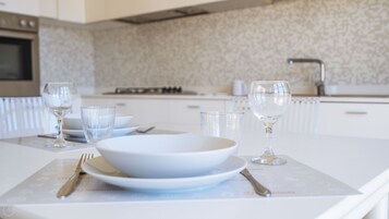 Comfort Studio | In-room dining