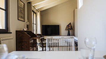 Comfort Studio | Living area | 24-inch TV with cable channels