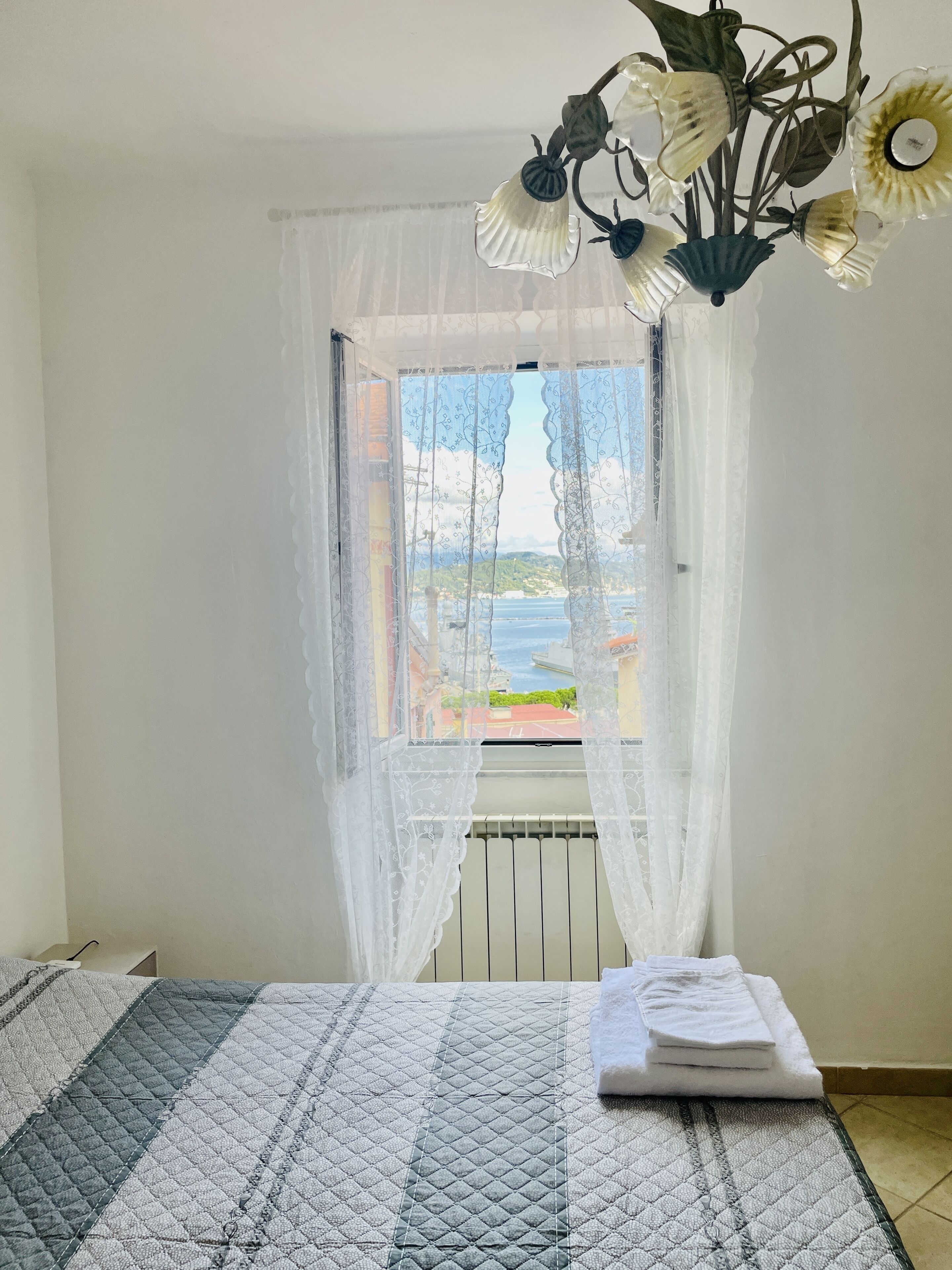 2 bedrooms, iron/ironing board, travel cot, free WiFi