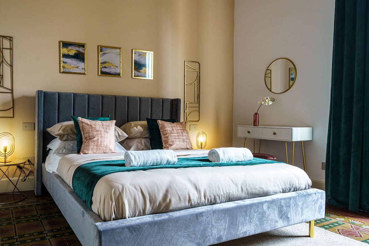 Comfort Room | Iron/ironing board, free WiFi, bed sheets