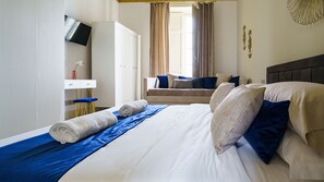 Design Quadruple Room | Iron/ironing board, free WiFi, bed sheets - Italianway - Palazzo Nouveau (Catania)