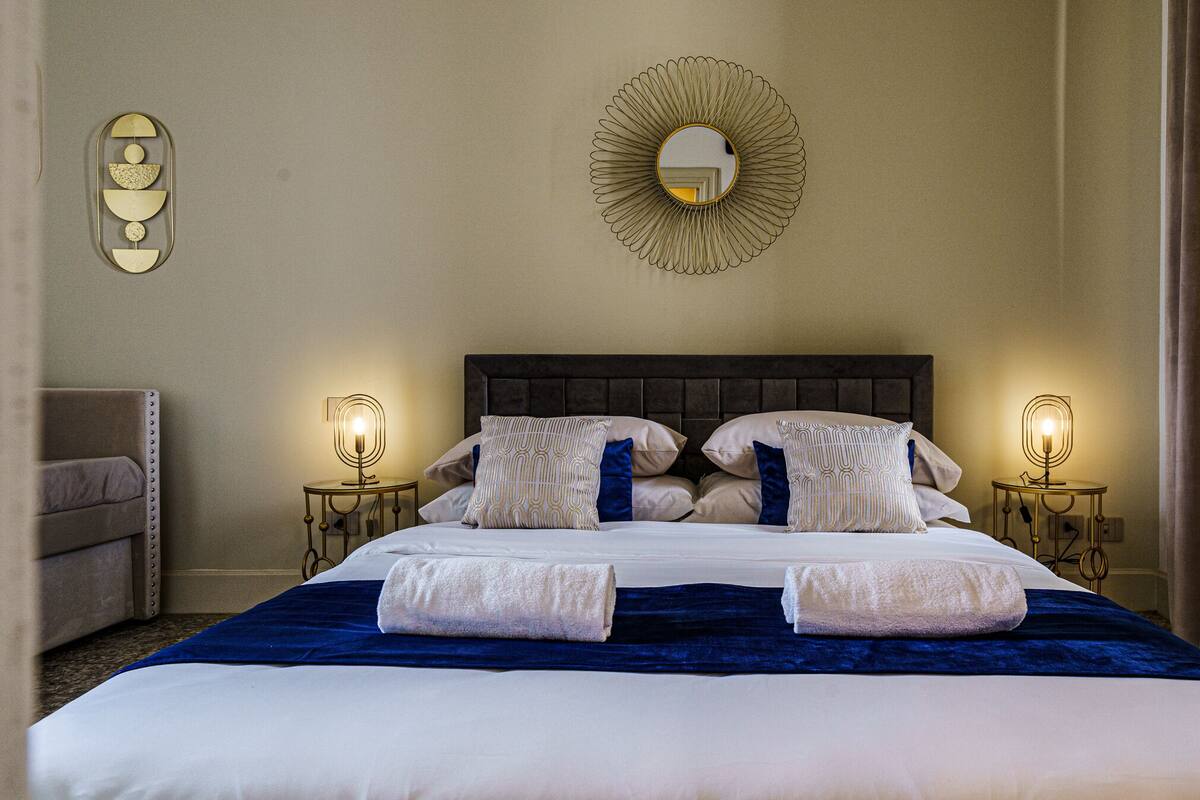 Design vierpersoonskamer | Een strijkplank/strijkijzer, gratis wifi, beddengoed