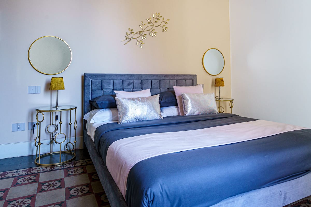Deluxe Double Room | Iron/ironing board, free WiFi, bed sheets