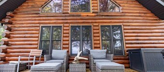 BEAUTIFUL LOG HOME ON THE WESTERN SHORES OF LAKE PETENWELL