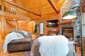 Smart TV, fireplace