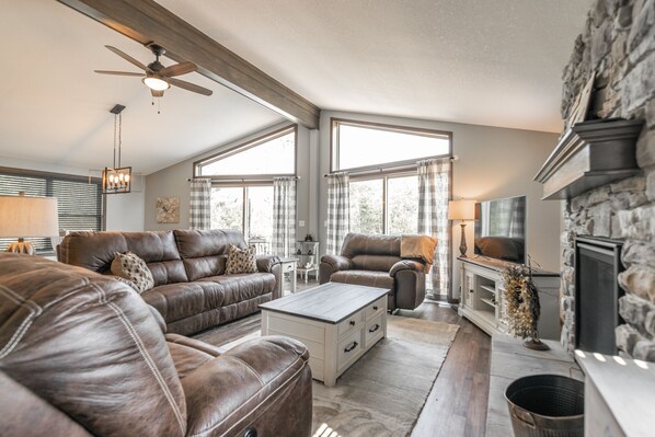 Foosball - CHARMING FAMILY HOME ON CASTLE ROCK LAKE (Necedah)