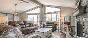 CHARMING FAMILY HOME ON CASTLE ROCK LAKE