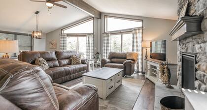 CHARMING FAMILY HOME ON CASTLE ROCK LAKE