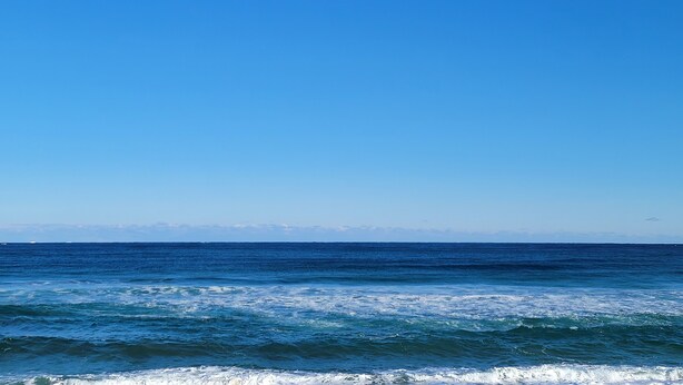 A clear view of the ocean with waves and a distant horizon. - Mt Seorak the East Sea and Hot spring (Sokcho)