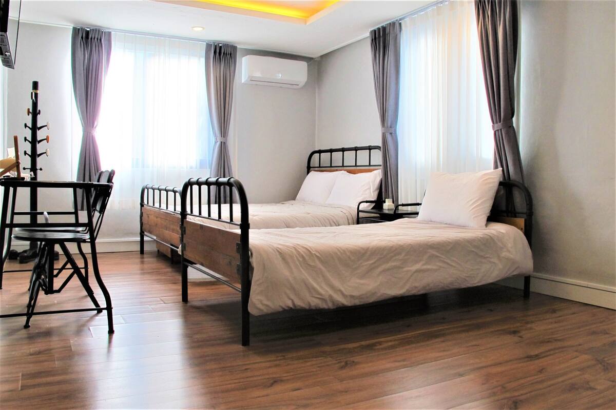 Phòng 4 Deluxe, 1 phòng ngủ | Bộ đồ giường cao cấp, truy cập Internet không dây miễn phí 