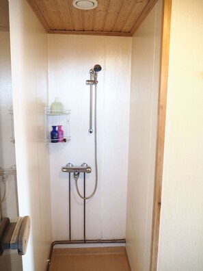 Economy Cottage, 2 Bedrooms, Sauna, Mountainside | Bathroom