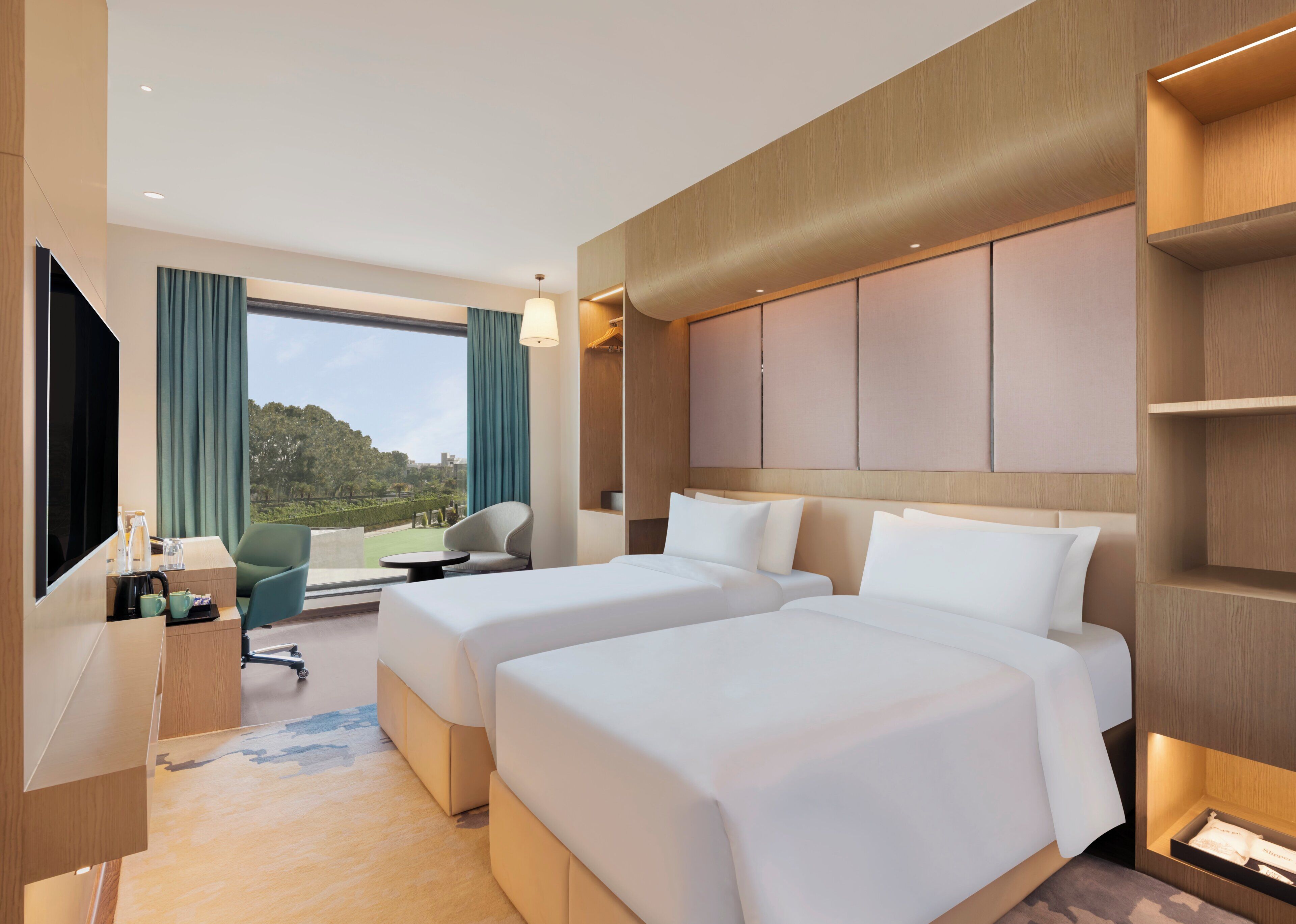 Standard Room, 2 Twin Beds | Premium bedding, minibar, desk, laptop workspace
