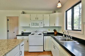 Fridge, microwave, oven, stovetop - Sunnyside Cabin, Pet Friendly on Breakfast Lake in Barnes, WI (Barnes)