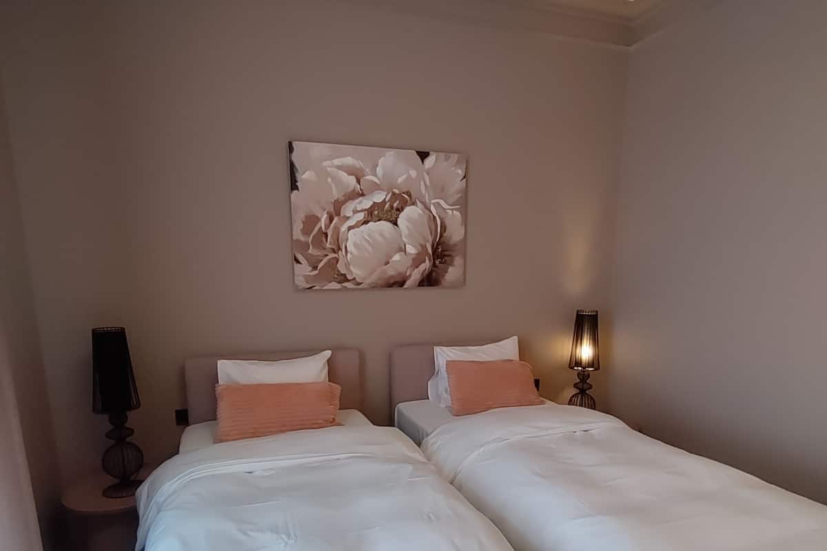 Klassieke Twin kamer | Luxe beddengoed, een minibar, verduisterende gordijnen