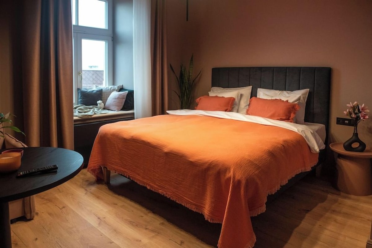 Premium bedding, minibar, blackout curtains, soundproofing
