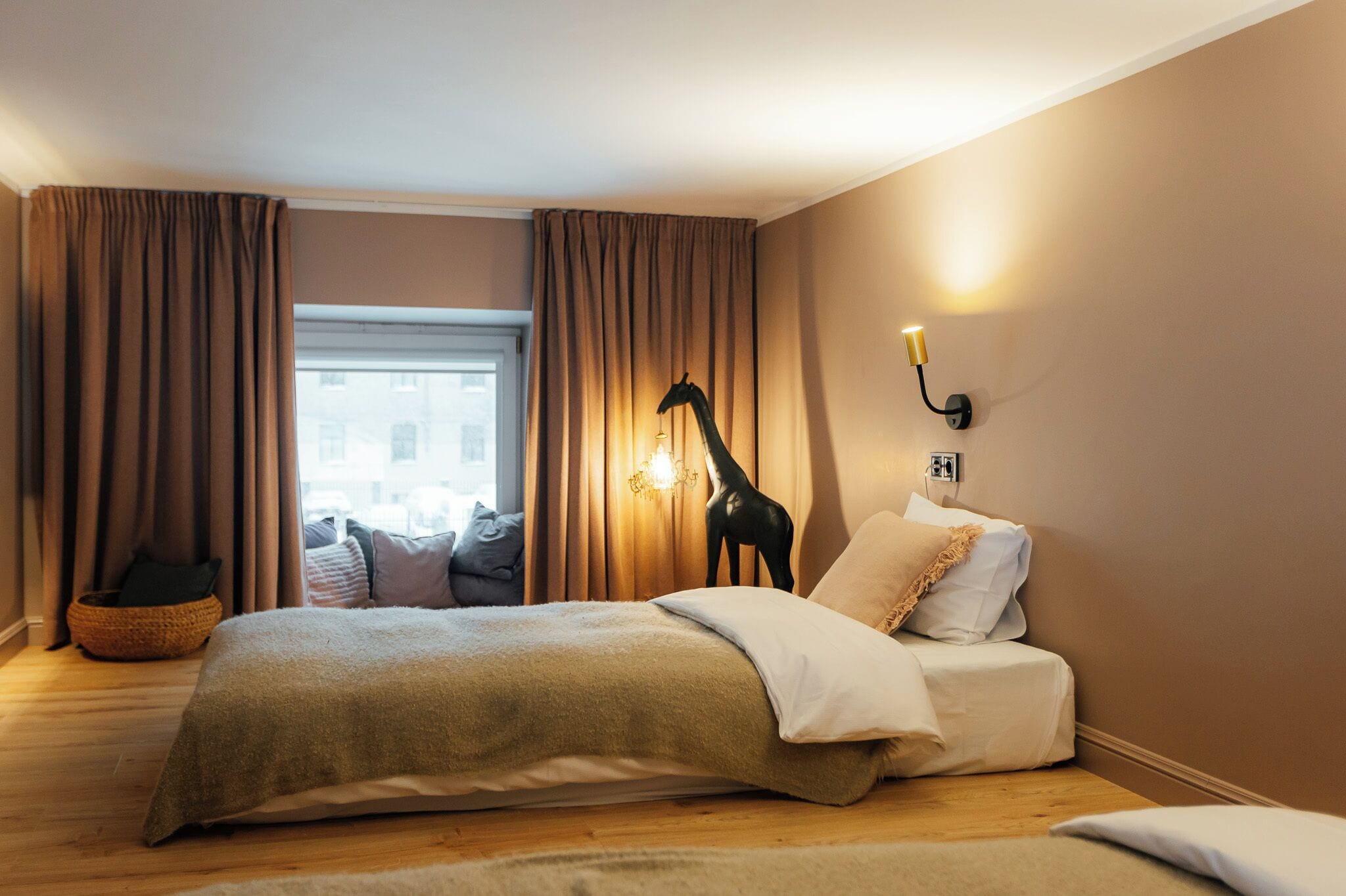 Ropa de cama de alta calidad, minibar y cortinas blackout 