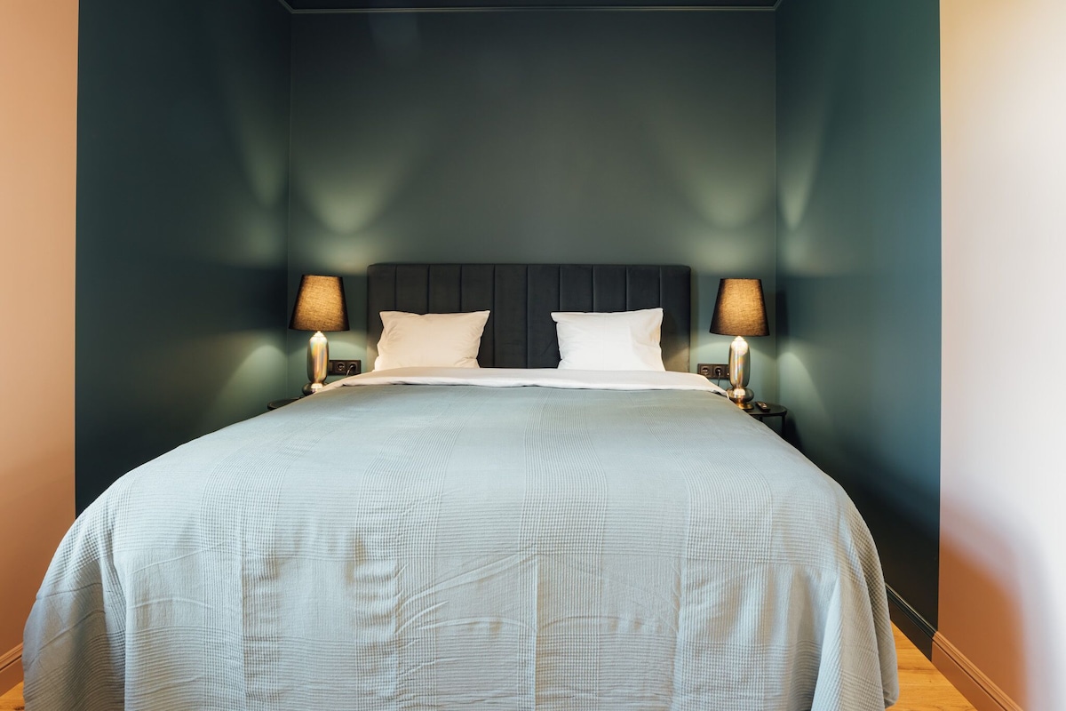 Premium bedding, minibar, blackout curtains, soundproofing