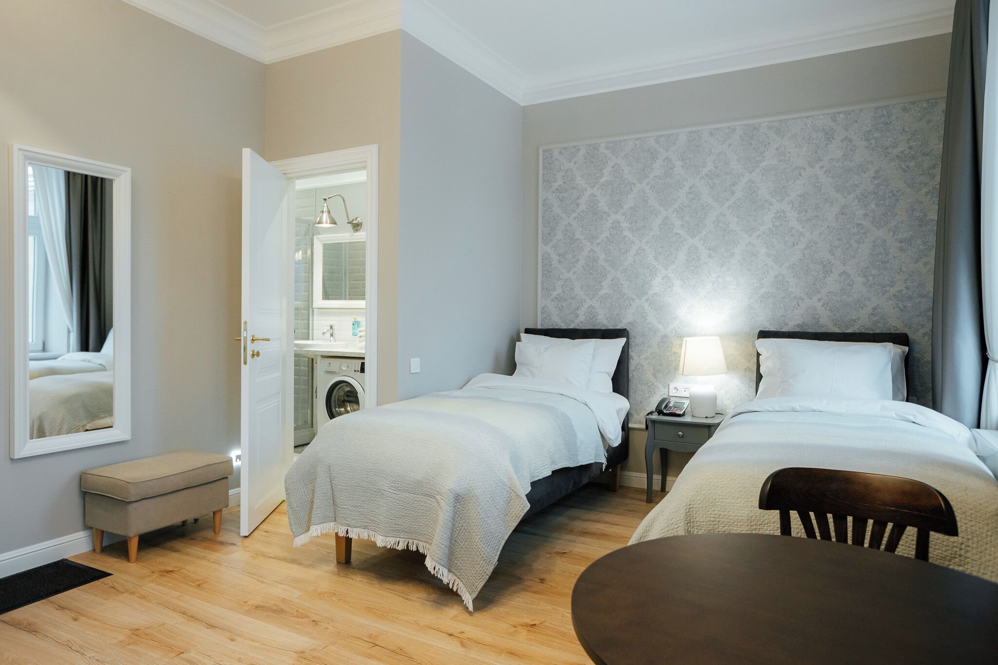 Căn hộ phong cách cổ điển, 2 phòng ngủ | Bộ đồ giường cao cấp, minibar, màn/rèm cản sáng, phòng cách âm 