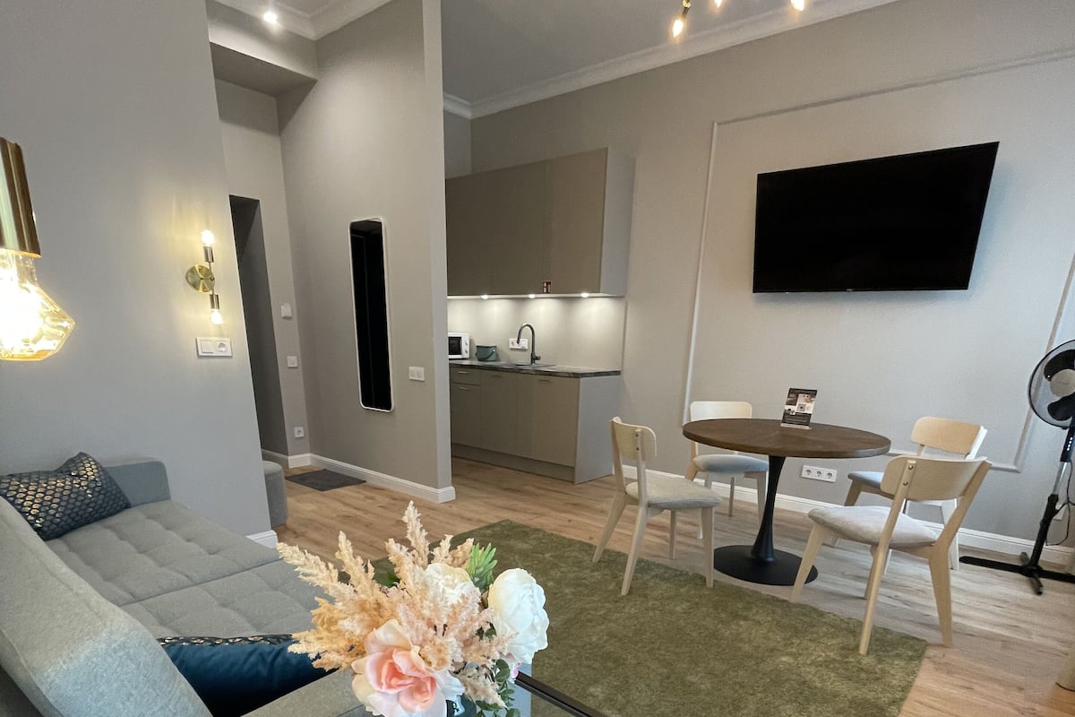 Deluxe studio | Luxe beddengoed, een minibar, verduisterende gordijnen