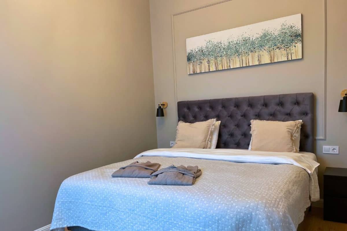 Deluxe studio | Luxe beddengoed, een minibar, verduisterende gordijnen