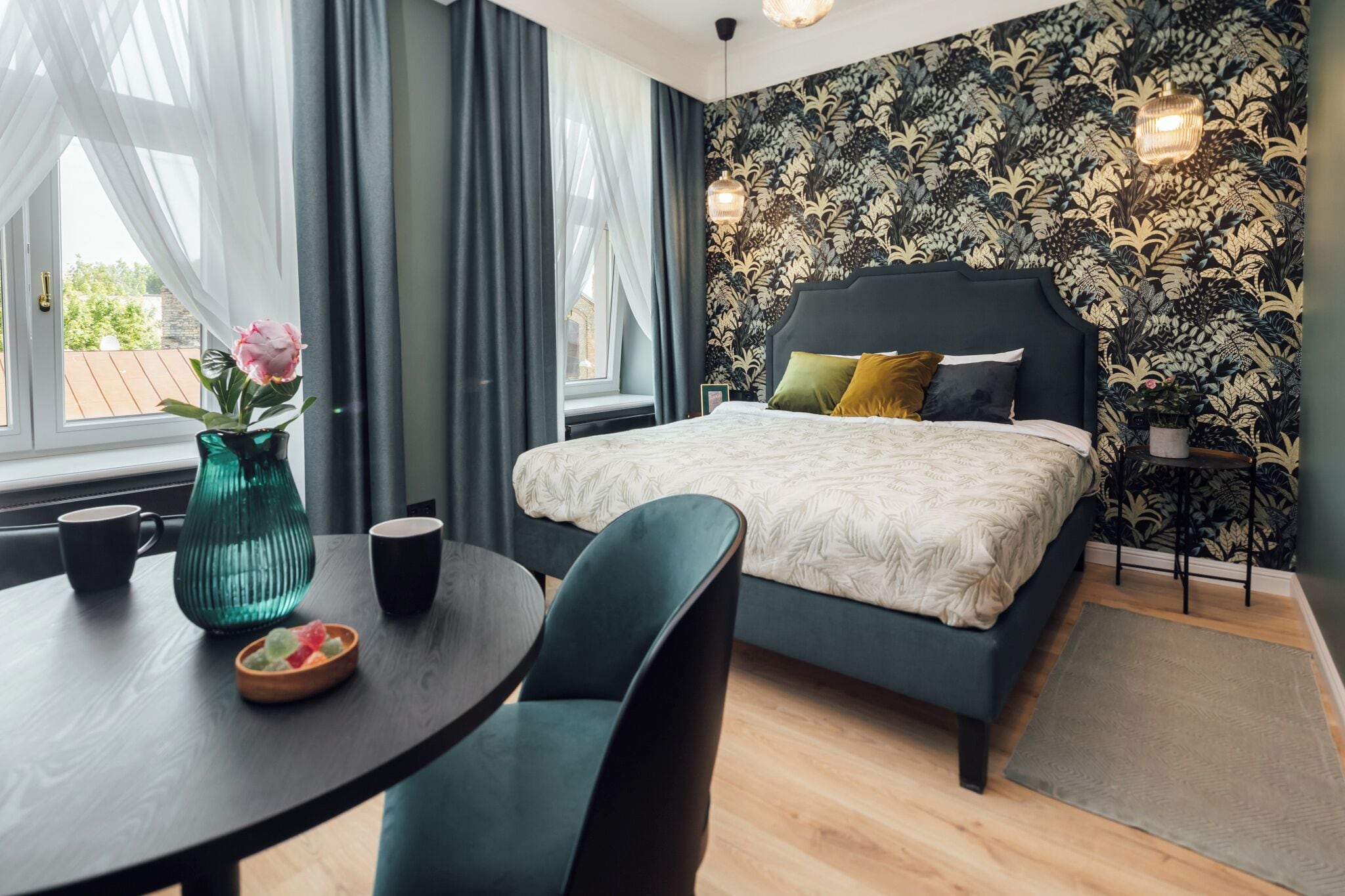 Ropa de cama de alta calidad, minibar y cortinas blackout 