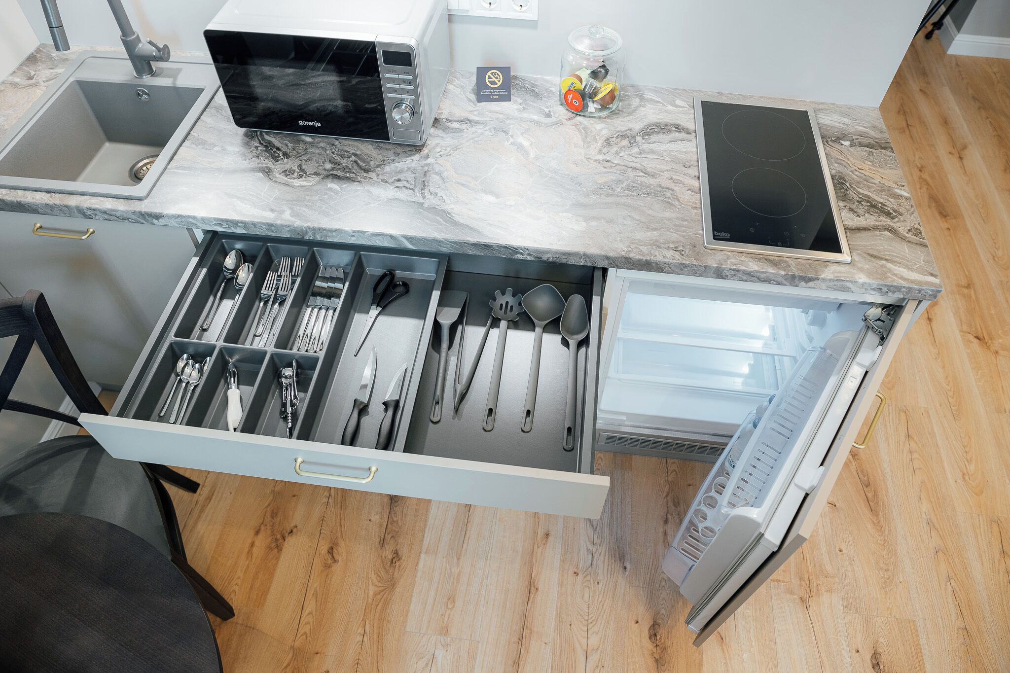 Coffee/tea maker, mini-fridge, microwave, stovetop