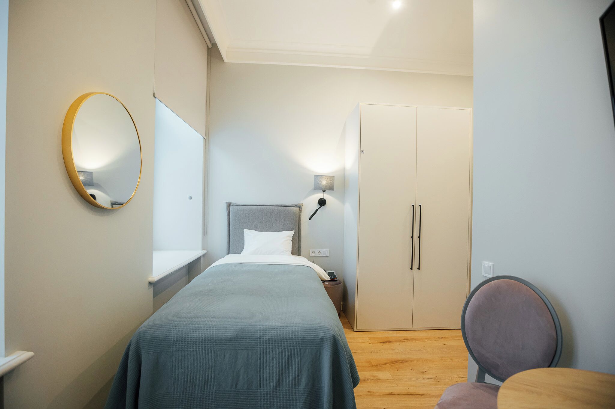 Ropa de cama de alta calidad, minibar y cortinas blackout 