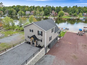 Exterior - Lake Front! "Great Lake Escape" Dock w/ Hot Tub, Fire Pit, Pool Table, Foosball & Shuffleboard (Lake Harmony)