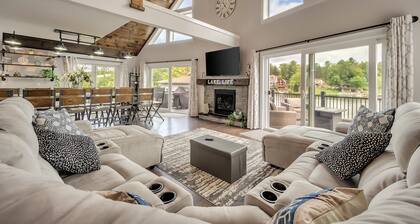 Lake Front! "Great Lake Escape" Dock w/ Hot Tub, Fire Pit, Pool Table, Foosball & Shuffleboard