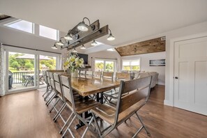 Dining - Lake Front! "Great Lake Escape" Dock w/ Hot Tub, Fire Pit, Pool Table, Foosball & Shuffleboard (Lake Harmony)