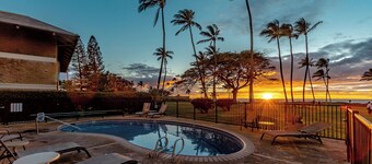 Leinaala Oceanfront #100 Steps from Ocean! Steps from Pool, A/C! Ocean Views