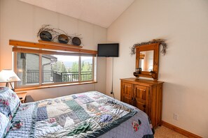 3 bedrooms, iron/ironing board, Internet, bed sheets - Beautiful 2 bedroom  plus Loft Condo Next to Maggie Pone (Breckenridge)