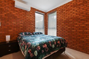 4 Schlafzimmer, Bügeleisen/Bügelbrett, kostenloses WLAN, Bettwäsche