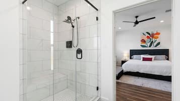 Combined shower/bathtub, hair dryer, towels, soap