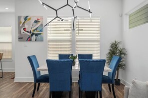 Dining - Luxe Home - Modern Retreat, 1 Exit from Downtown (Houston)