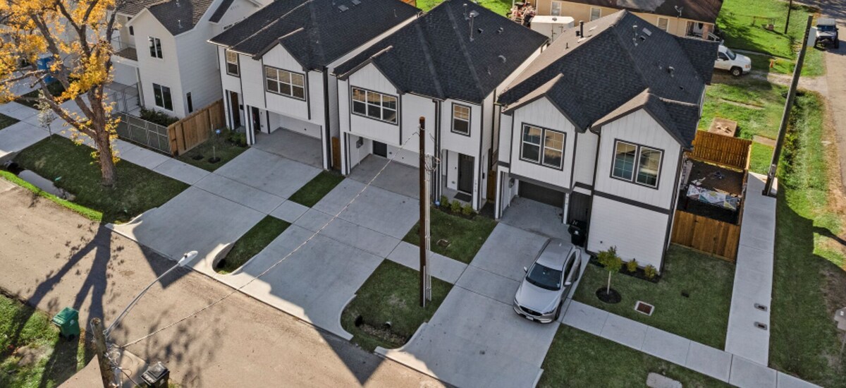 Photo of Luxe Home - Modern Retreat, 1 Exit from Downtown