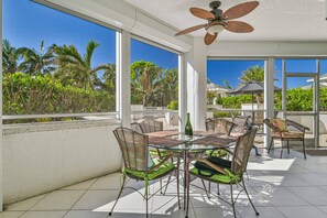 Dining - Luxury Terrace Level Condo ~ Private Lanai Leading to Pool ~ Walk to Beaches! (Naples)
