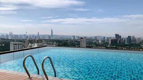 The OOAK Suites & Residences Kiara 163 Mall