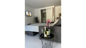 1 chambre, fer et planche à repasser, Wi-Fi gratuit, draps fournis