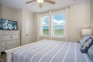 4 bedrooms, free WiFi, bed sheets - Tipsy Turtle 4 bed 3 bath with pool, kayak, canoe, paddleboards and dock (Marathon)