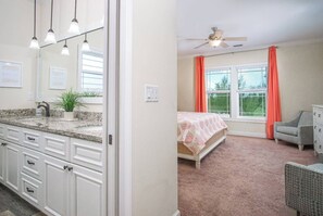 4 bedrooms, free WiFi, bed sheets