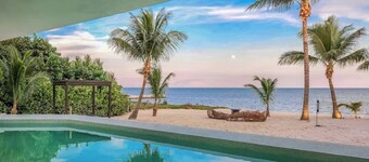 Casa Mare 5 bedroom 6 bath Tropical Oasis on the Ocean Pool, Sandy back yard and beach in Grassy Key