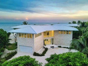 Exterior - Casa Mare 5 bedroom 6 bath Tropical Oasis on the Ocean Pool, Sandy back yard and beach in Grassy Key (Marathon)