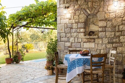 Petalidi Stone House with garden near the beach