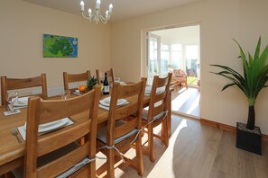 Dining - The Ferns - Stunning 4-star accommodation - 7 minutes to The Dark Hedges (Armoy)