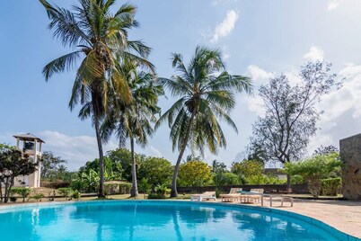 Mbuyu Villa - 5min from the beach!!